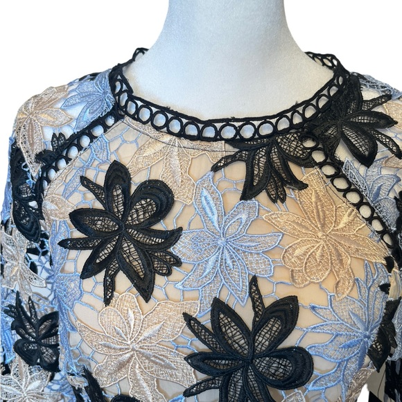 Lulu’s Crochet Lace Ruffled Come To The Party Floral Mini Dress Size Med NWT - Picture 4 of 14